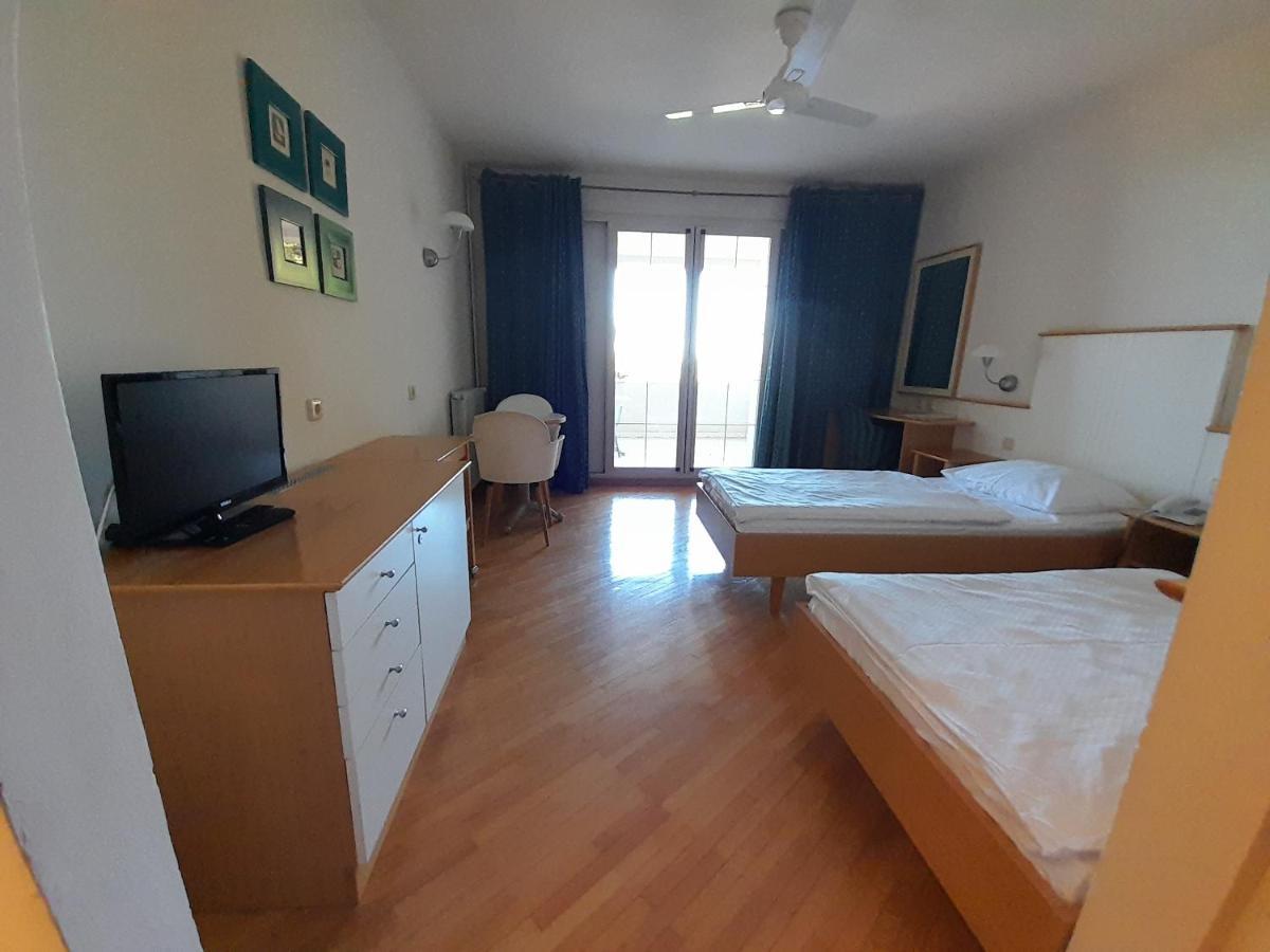 מליני Aparthotel Plat מראה חיצוני תמונה