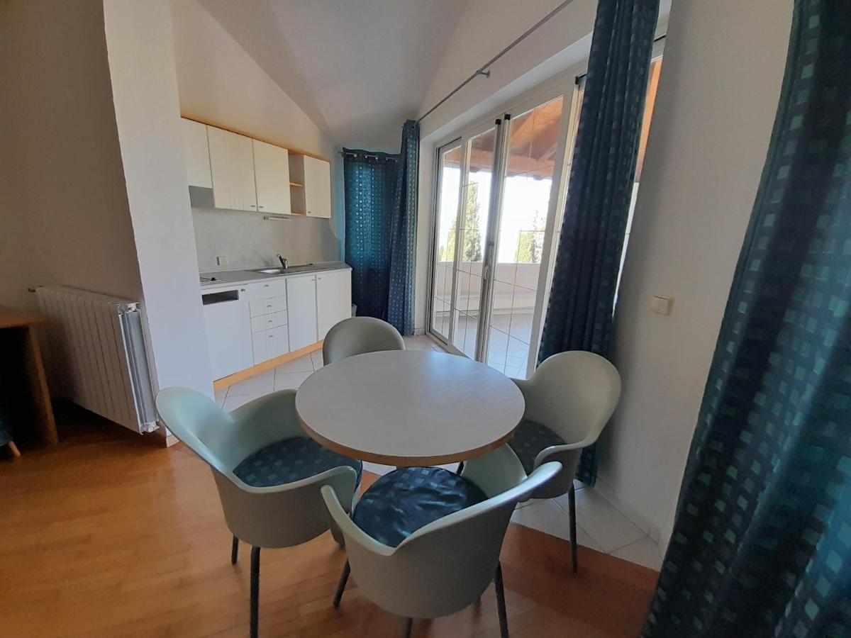 מליני Aparthotel Plat מראה חיצוני תמונה