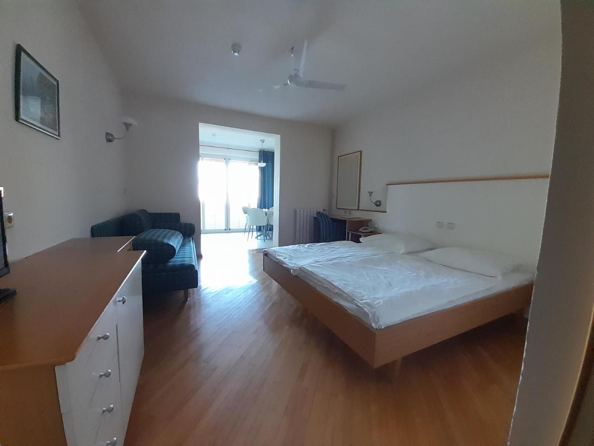 מליני Aparthotel Plat מראה חיצוני תמונה