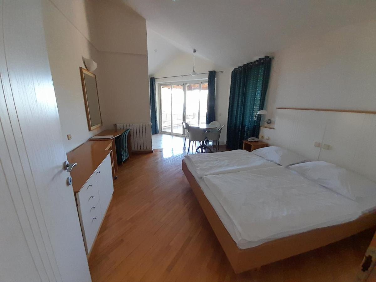מליני Aparthotel Plat מראה חיצוני תמונה