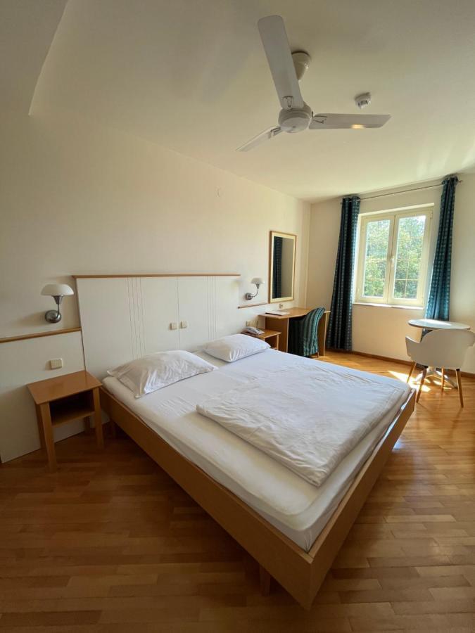 מליני Aparthotel Plat מראה חיצוני תמונה